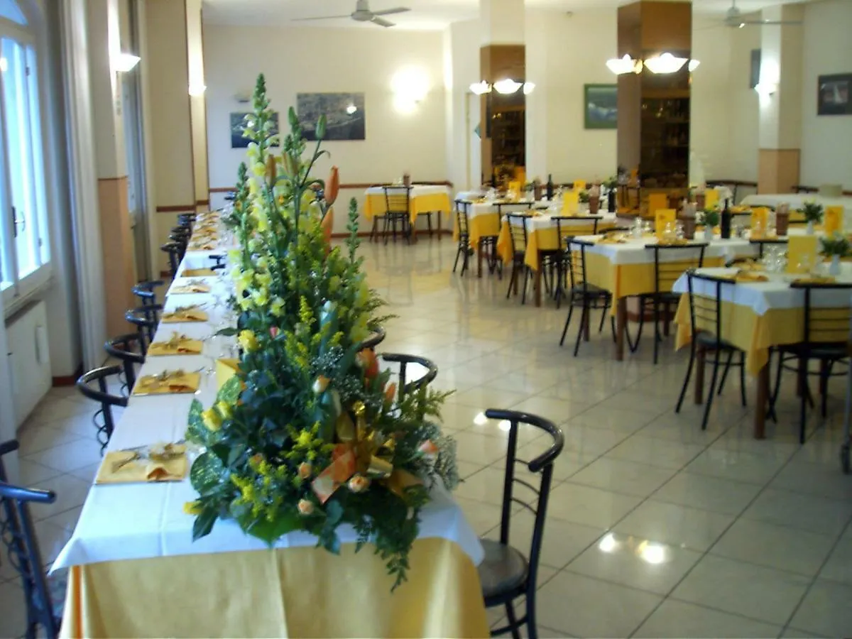 Albergo Ristorante Lucciola Santo Stefano al Mare 2*,